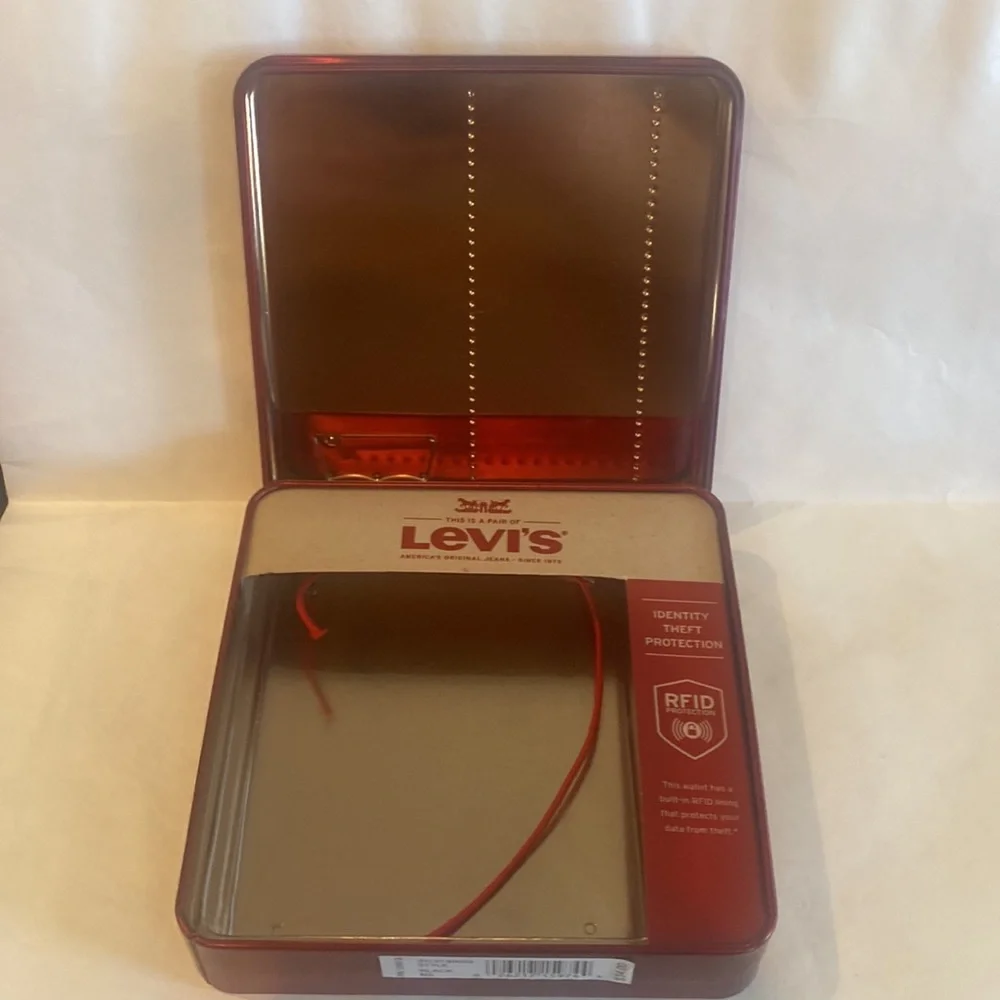 LEVI’S Red Metal Tin Keepsake Gift Box NWT lcsr
